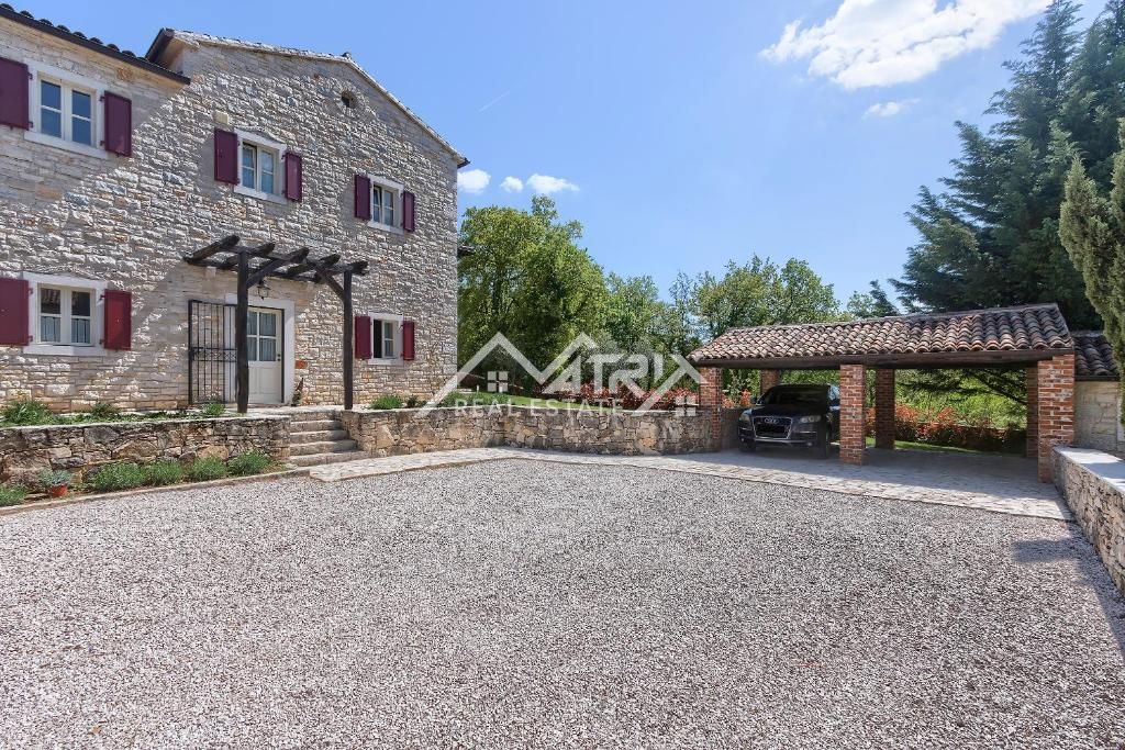 Poreč okolica, kamnita vila s 3 spalnicami in bazenom