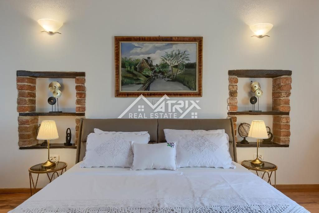 Poreč okolica, kamnita vila s 3 spalnicami in bazenom