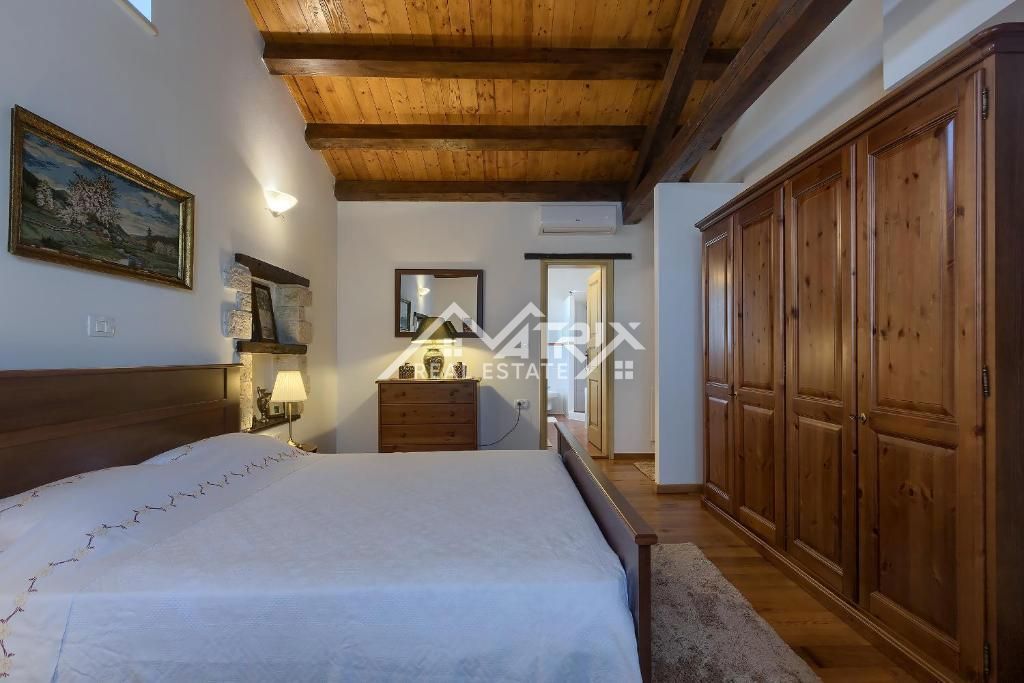 Poreč okolica, kamnita vila s 3 spalnicami in bazenom