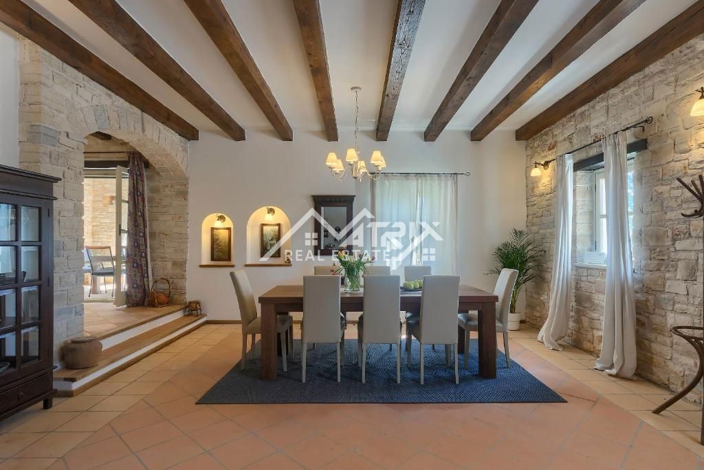 Poreč okolica, kamnita vila s 3 spalnicami in bazenom