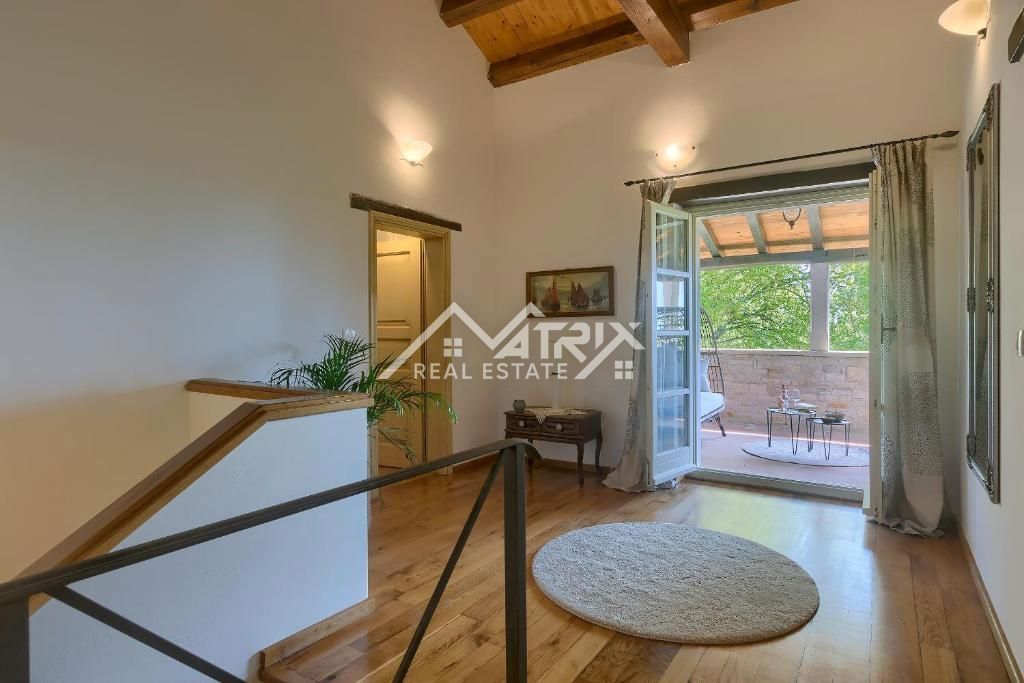 Poreč okolica, kamnita vila s 3 spalnicami in bazenom