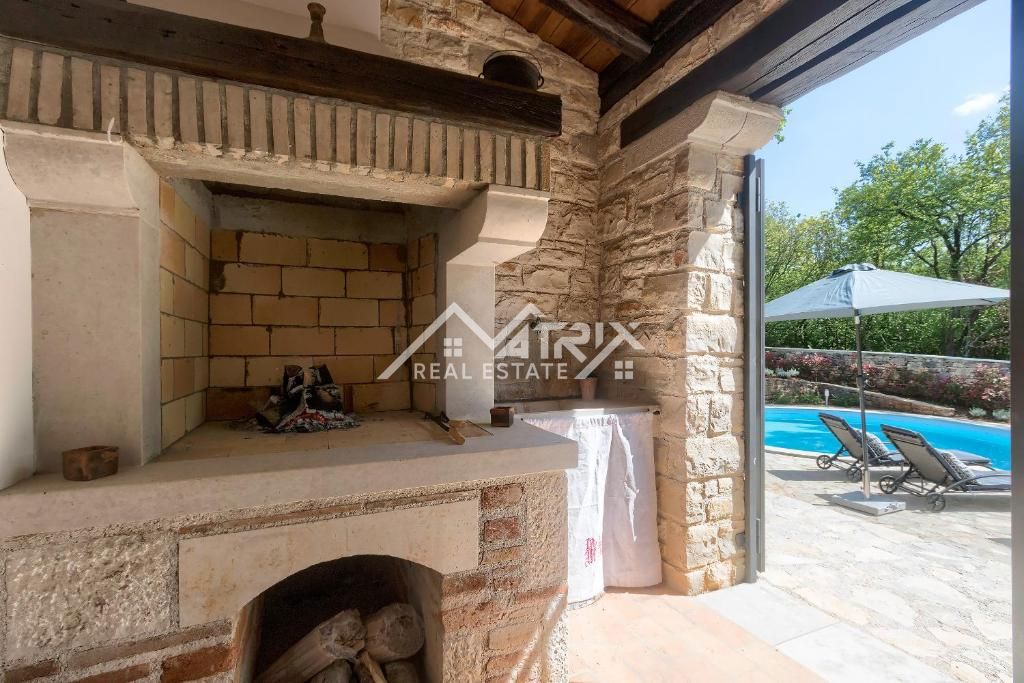 Poreč okolica, kamnita vila s 3 spalnicami in bazenom