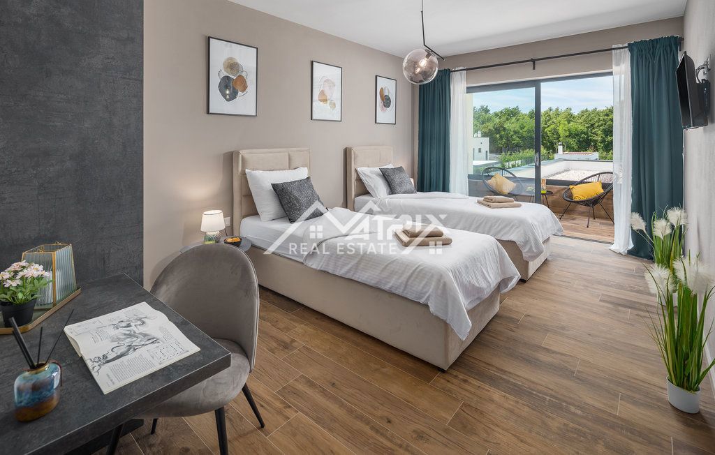 Okolica Rovinja, Luksuzno opremljena vila s 5 spalnicami!