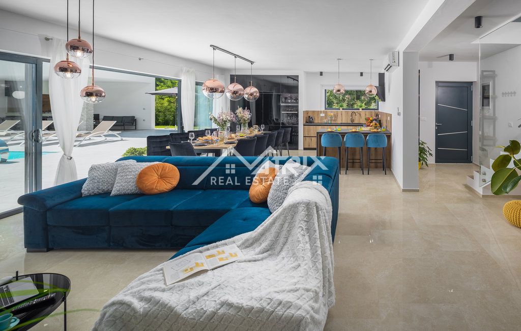 Okolica Rovinja, Luksuzno opremljena vila s 5 spalnicami!