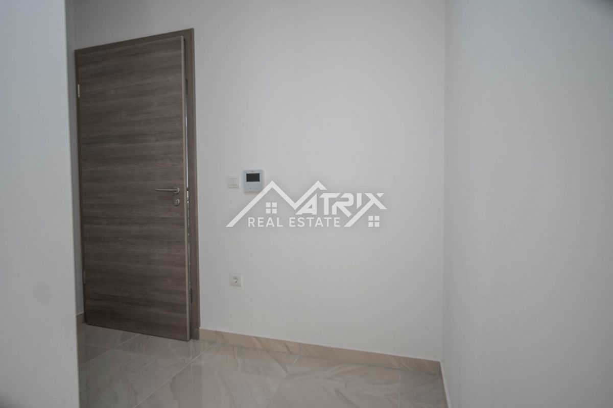 Peroj, dvosobno stanovanje 950 m od morja z ložo in parkingom