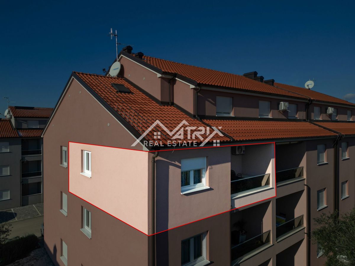 Peroj, dvosobno stanovanje 950 m od morja z ložo in parkingom