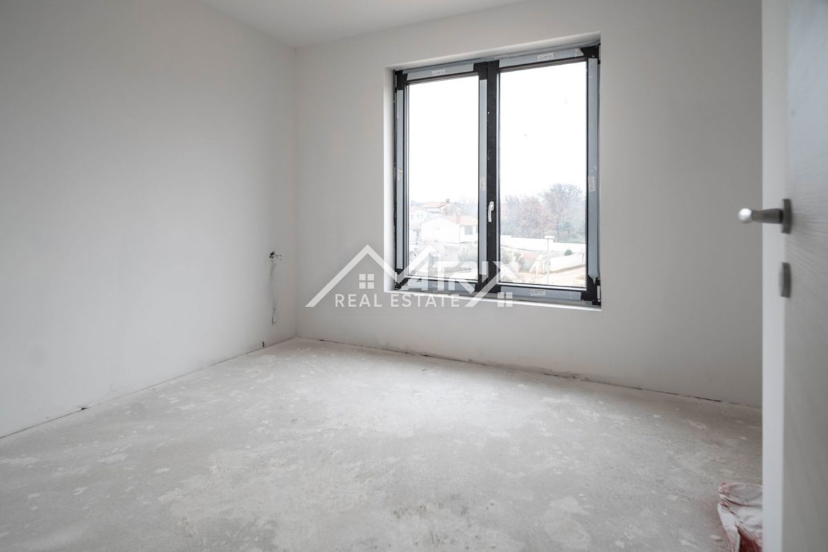 Pula okolica, Dvoetažni penthouse blizu morja s 5 sobami