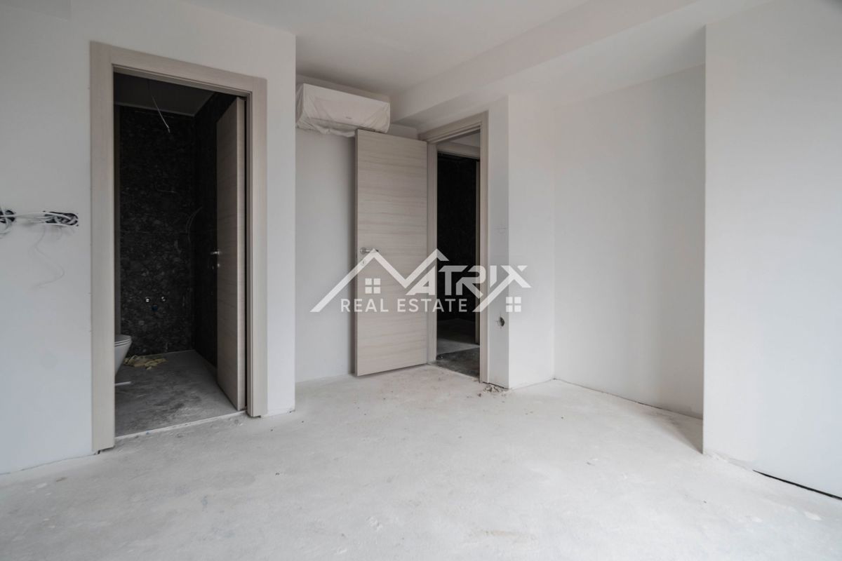 Pula okolica, Dvoetažni penthouse blizu morja s 5 sobami