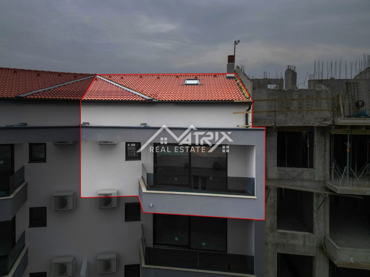 Pula okolica, Dvoetažni penthouse blizu morja s 5 sobami