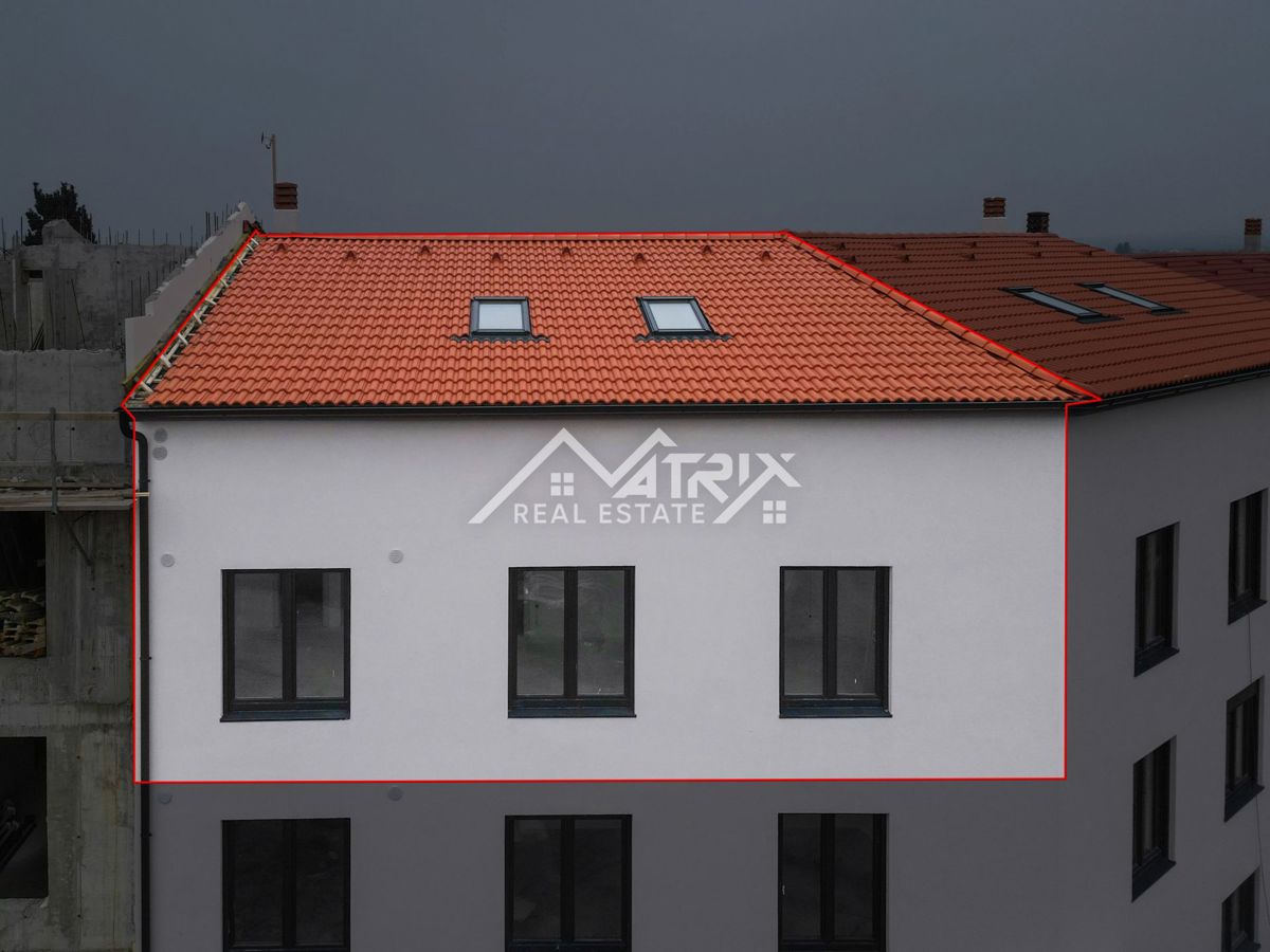 Pula okolica, Dvoetažni penthouse blizu morja s 5 sobami