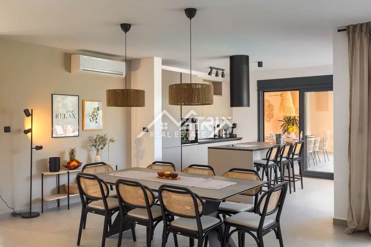 Poreč okolica, moderna vila z ogrevanim bazenom in poletno kuhinjo