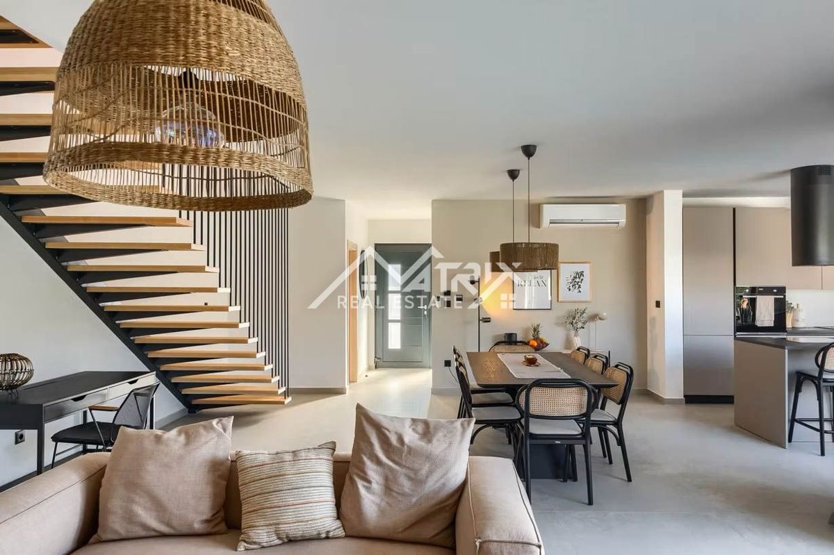 Poreč okolica, moderna vila z ogrevanim bazenom in poletno kuhinjo