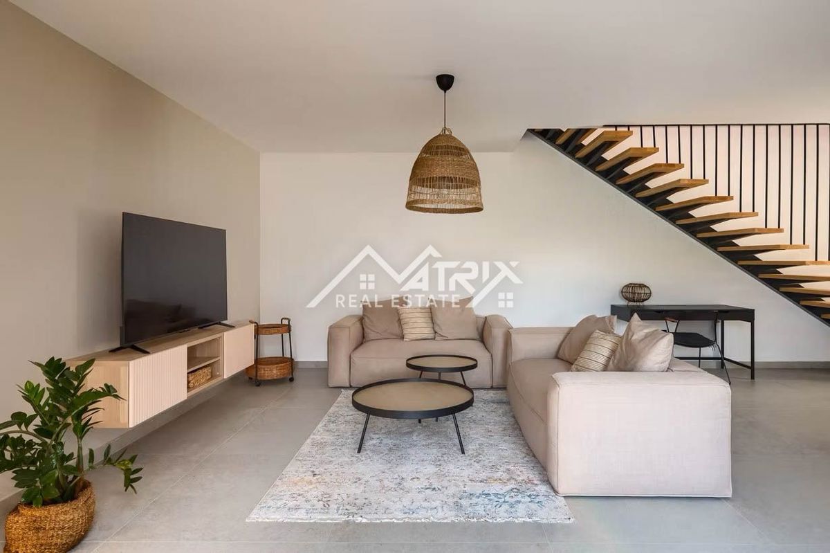 Poreč okolica, moderna vila z ogrevanim bazenom in poletno kuhinjo