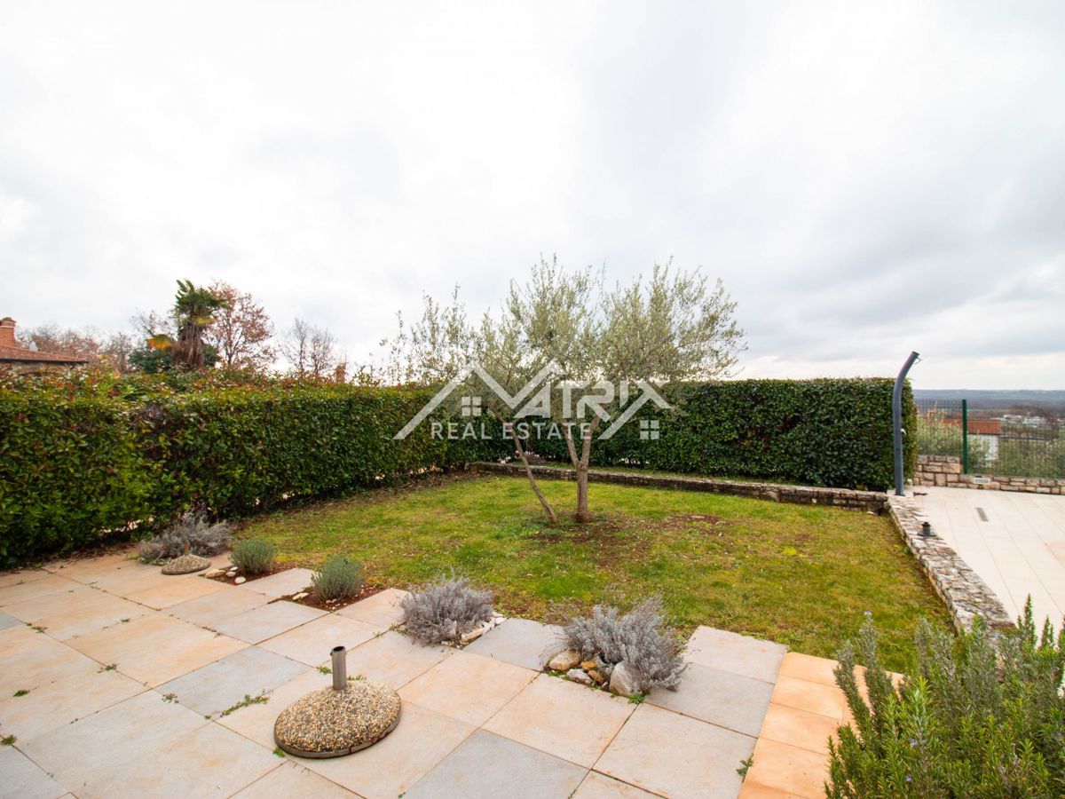 Okolica Poreča, Hiša z bazenom in pogledom na morje ter konobo