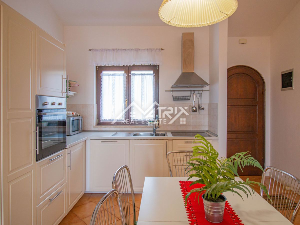 Okolica Poreča, Hiša z bazenom in pogledom na morje ter konobo