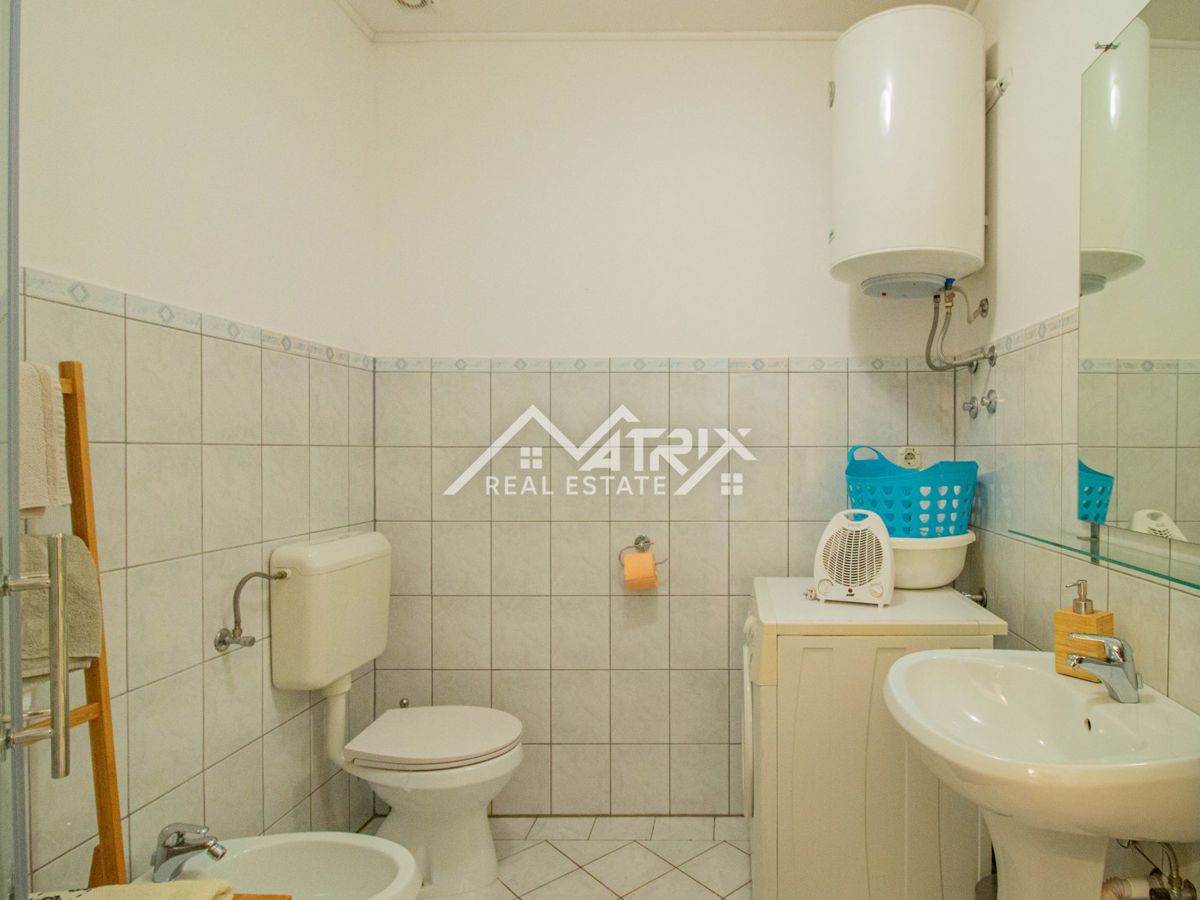 Okolica Poreča, Hiša z bazenom in pogledom na morje ter konobo