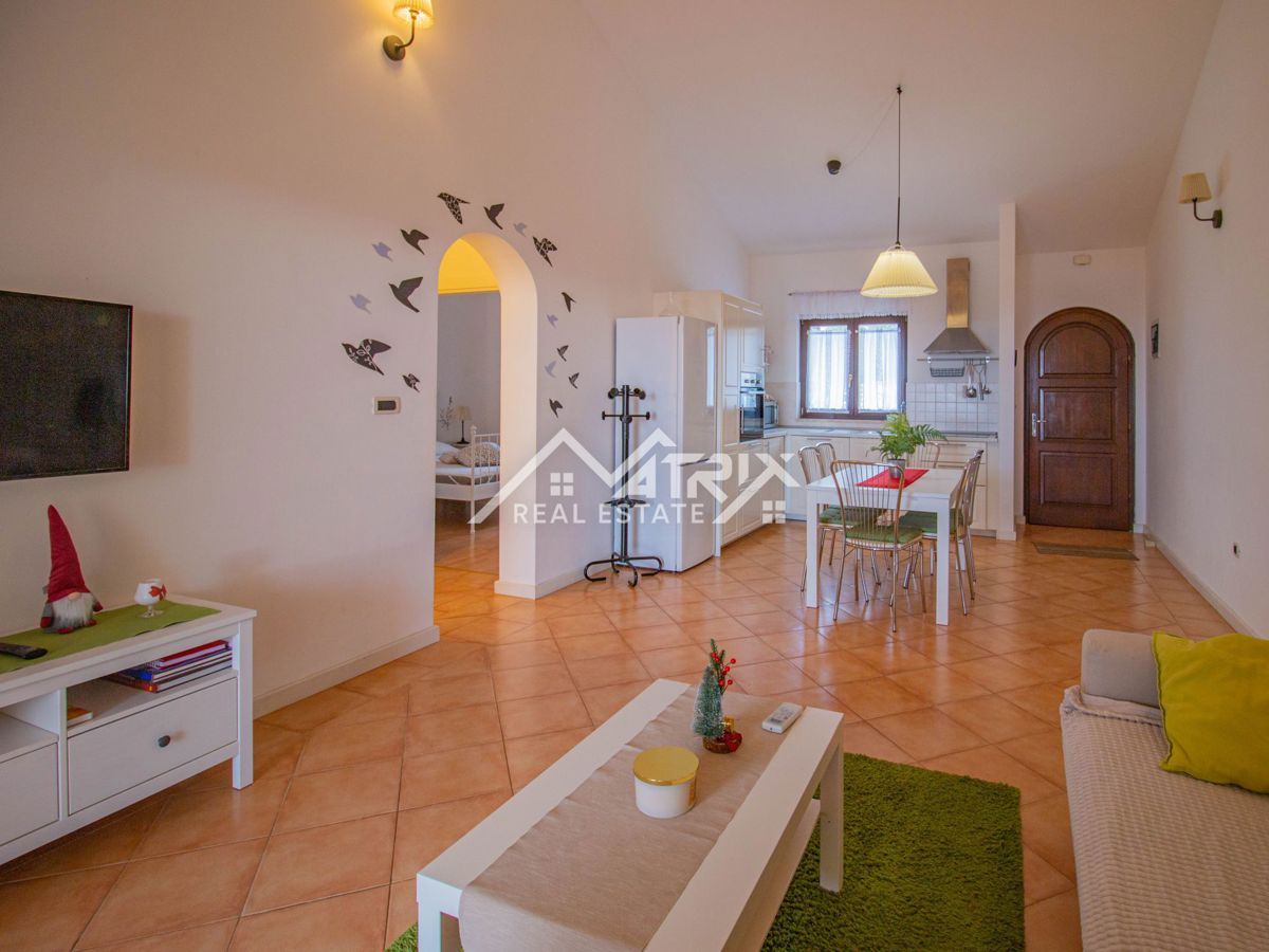 Okolica Poreča, Hiša z bazenom in pogledom na morje ter konobo