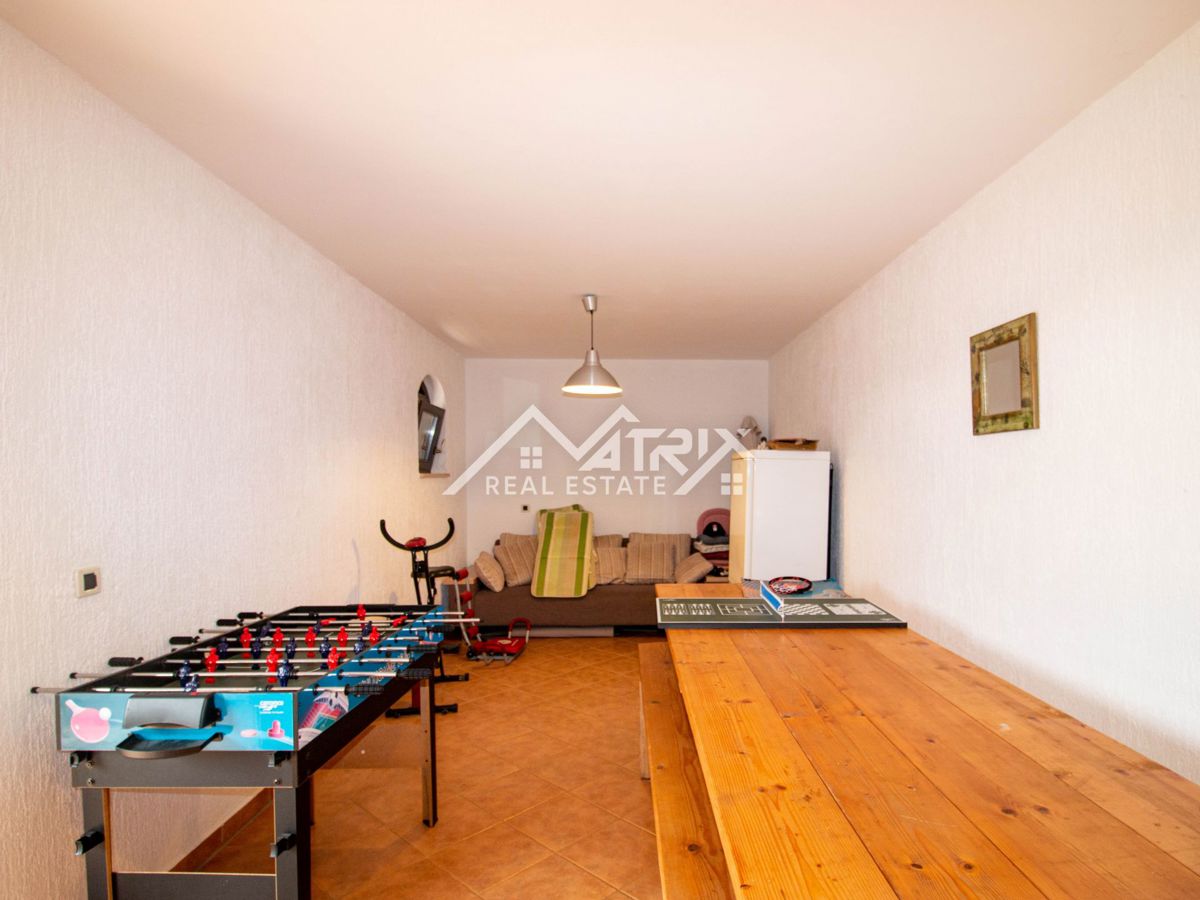 Okolica Poreča, Hiša z bazenom in pogledom na morje ter konobo