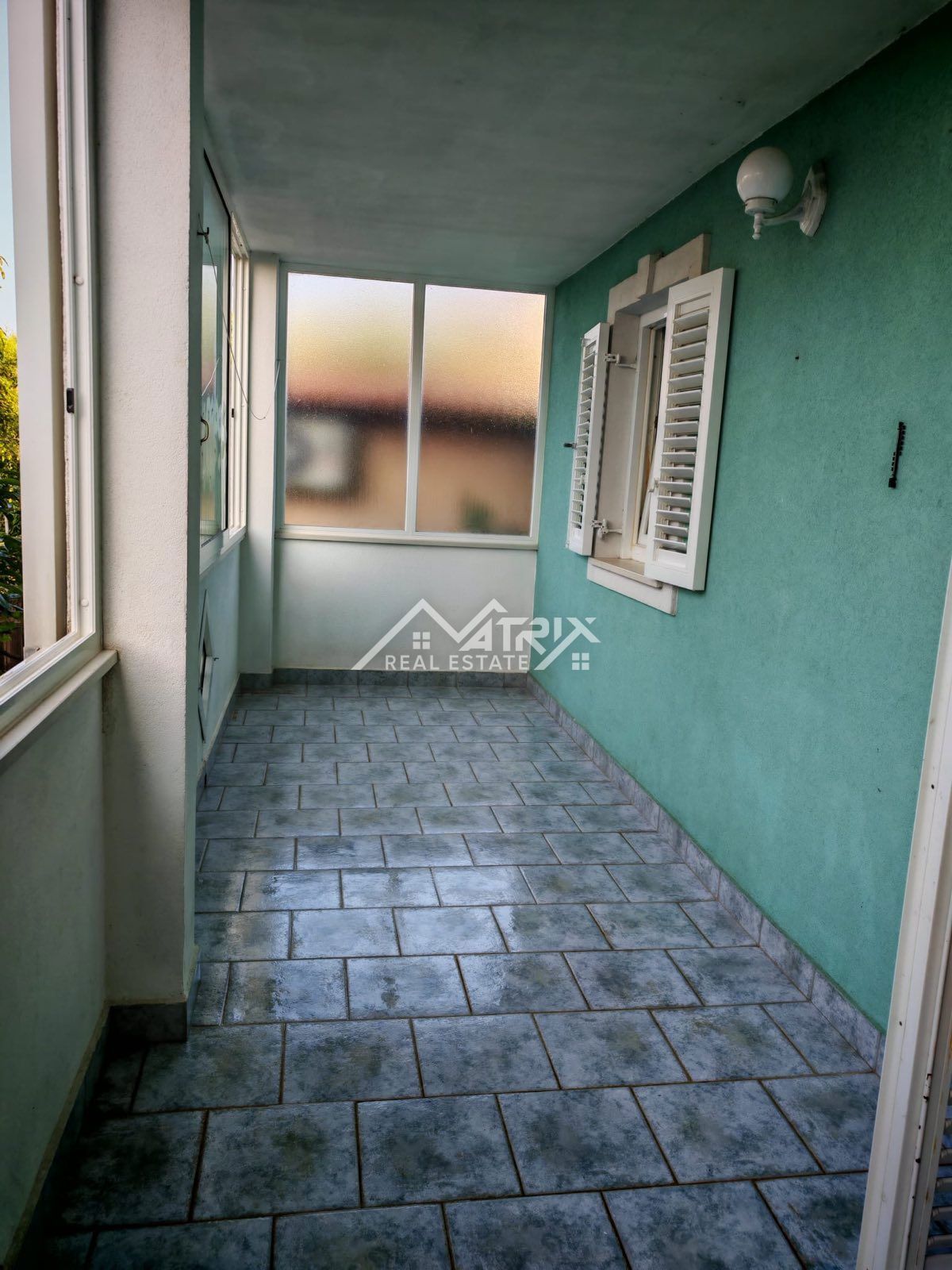 Savudrija, Crveni Vrh – Hiša s tremi stanovanjskimi enotami in pogledom na morje