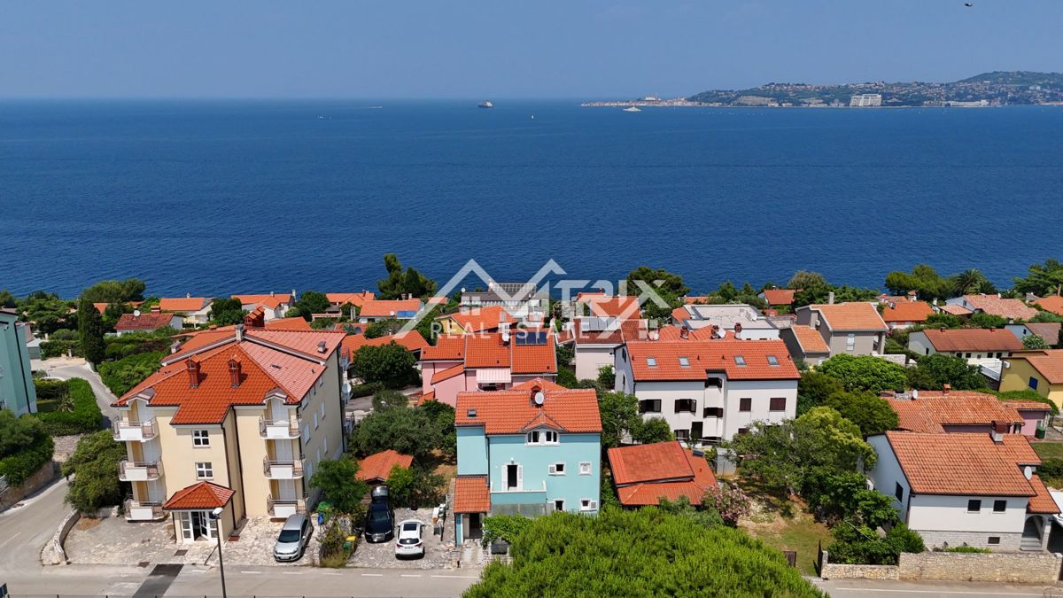 Savudrija, Crveni Vrh – Hiša s tremi stanovanjskimi enotami in pogledom na morje