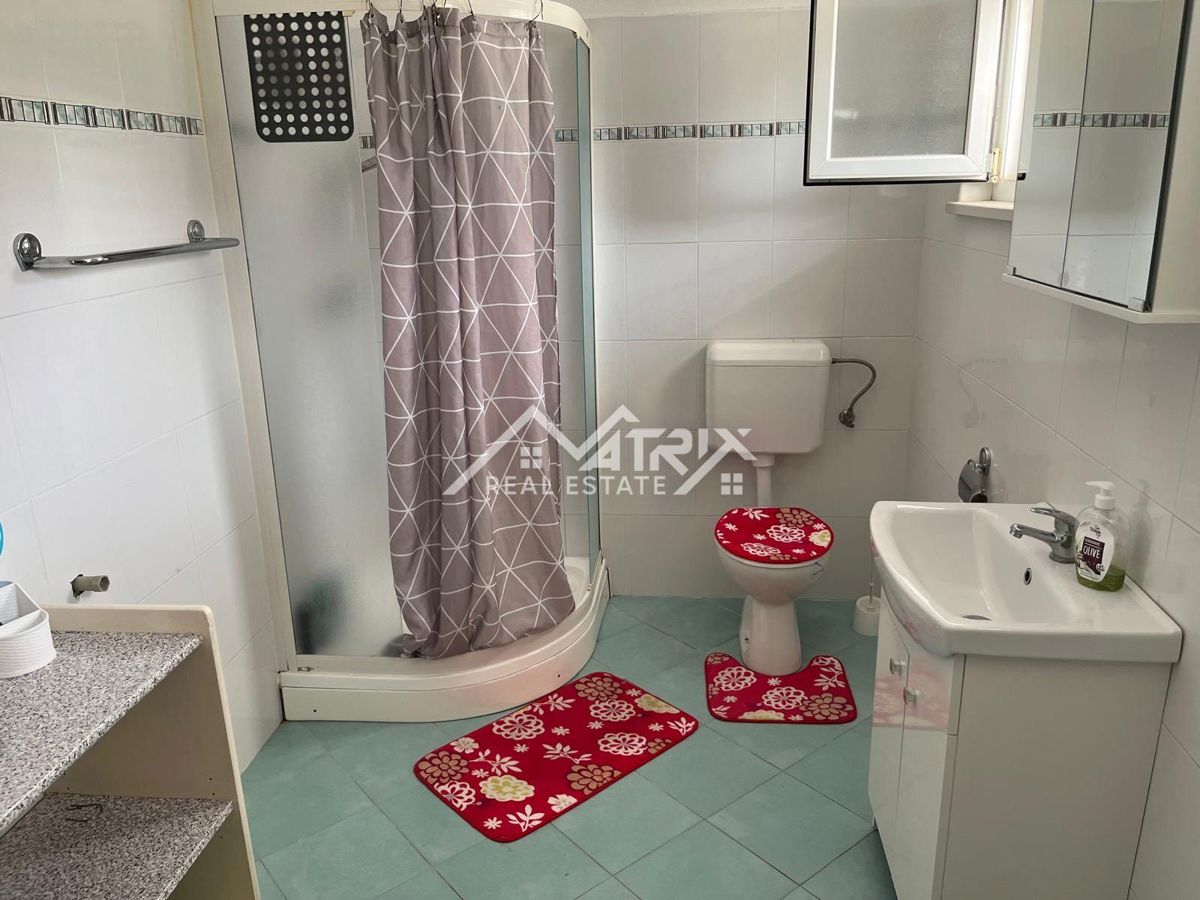 Savudrija, Crveni Vrh – Hiša s tremi stanovanjskimi enotami in pogledom na morje