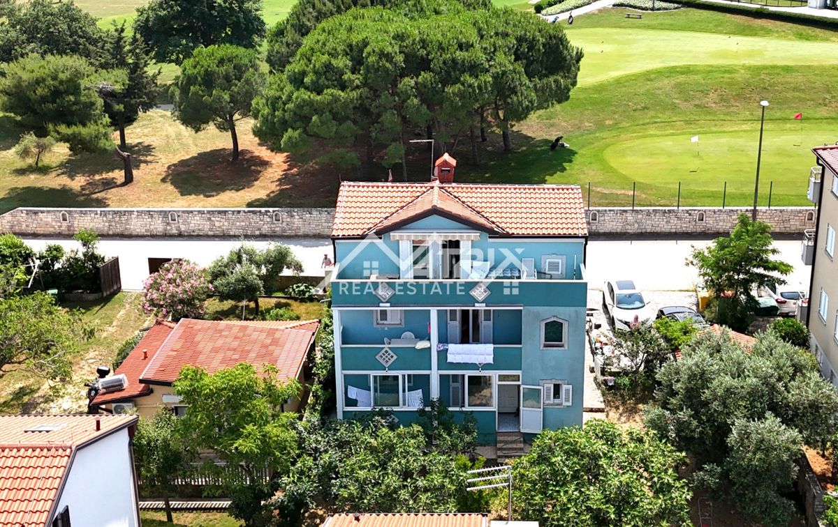 Savudrija, Crveni Vrh – Hiša s tremi stanovanjskimi enotami in pogledom na morje