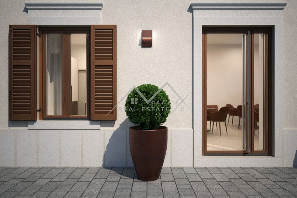 Novigrad center, stanovanje z dvema spalnicama in natkrito teraso