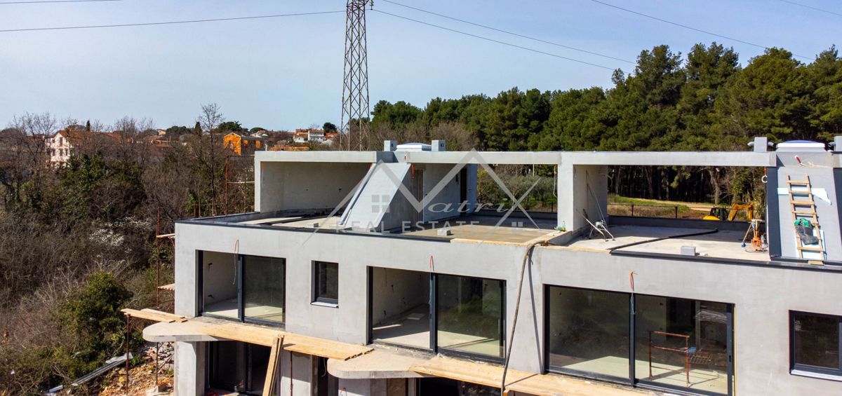 Poreč okolica, čudovit stan s strešno teraso