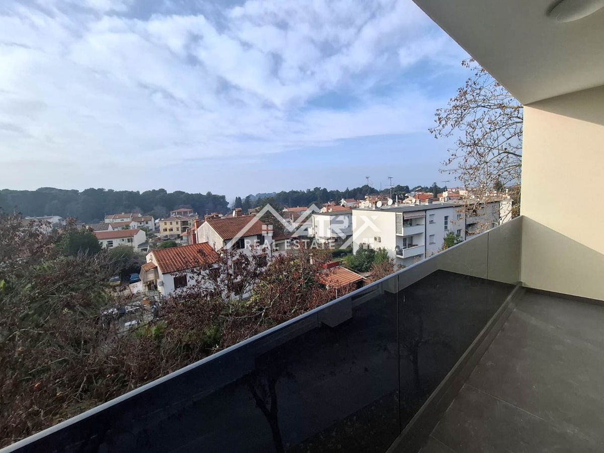 Poreč, trisobno stanovanje na odlični lokaciji, le 300 m od morja