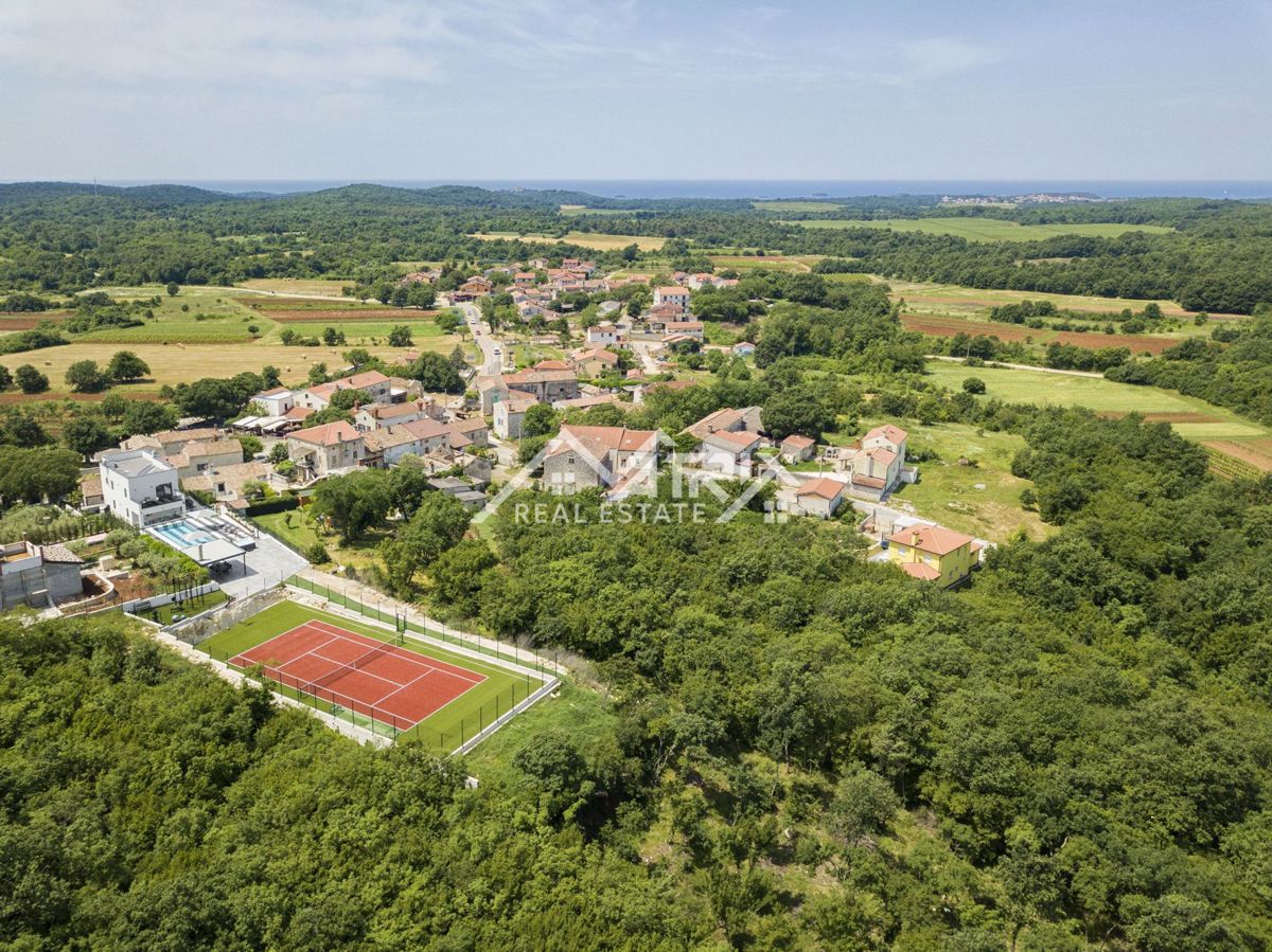 Okolica Vrsarja, moderna vila z bazenom in teniškim igriščem