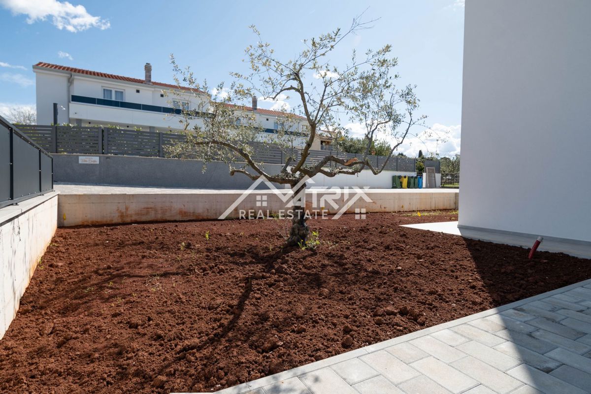 Poreč okolica, moderno dvojčno hišo blizu centra