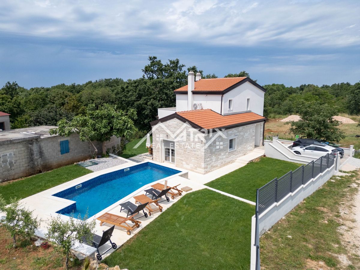 Poreč okolica, hiša z bazenom na mirni lokaciji