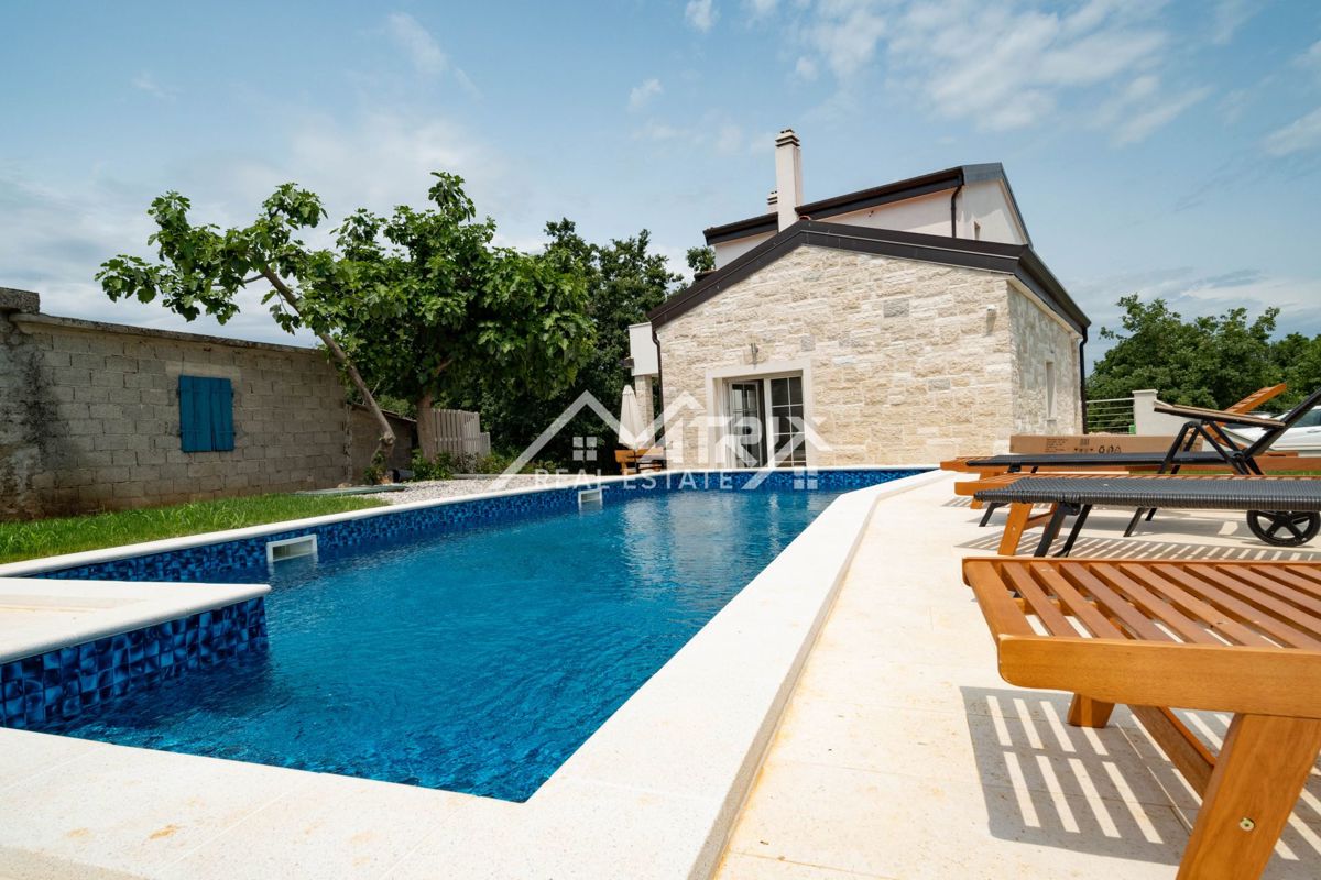 Poreč okolica, hiša z bazenom na mirni lokaciji