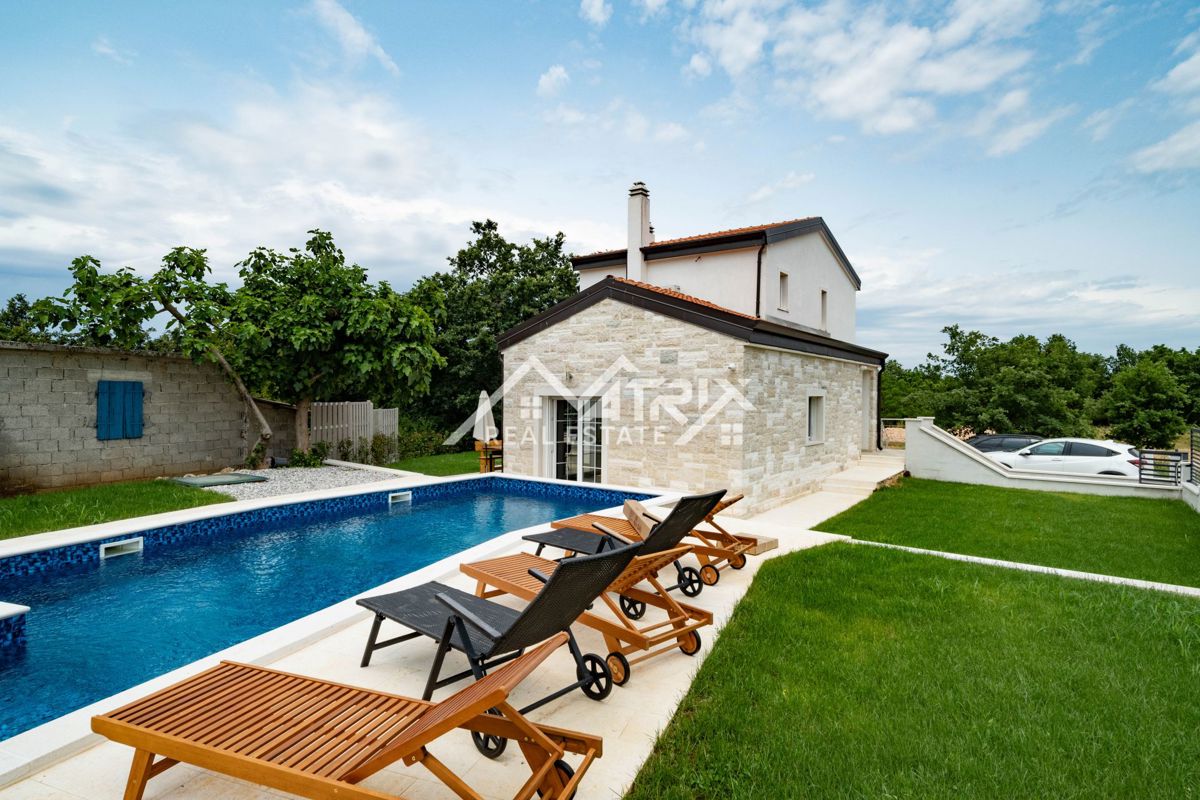 Poreč okolica, hiša z bazenom na mirni lokaciji
