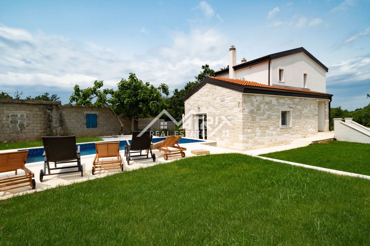 Poreč okolica, hiša z bazenom na mirni lokaciji