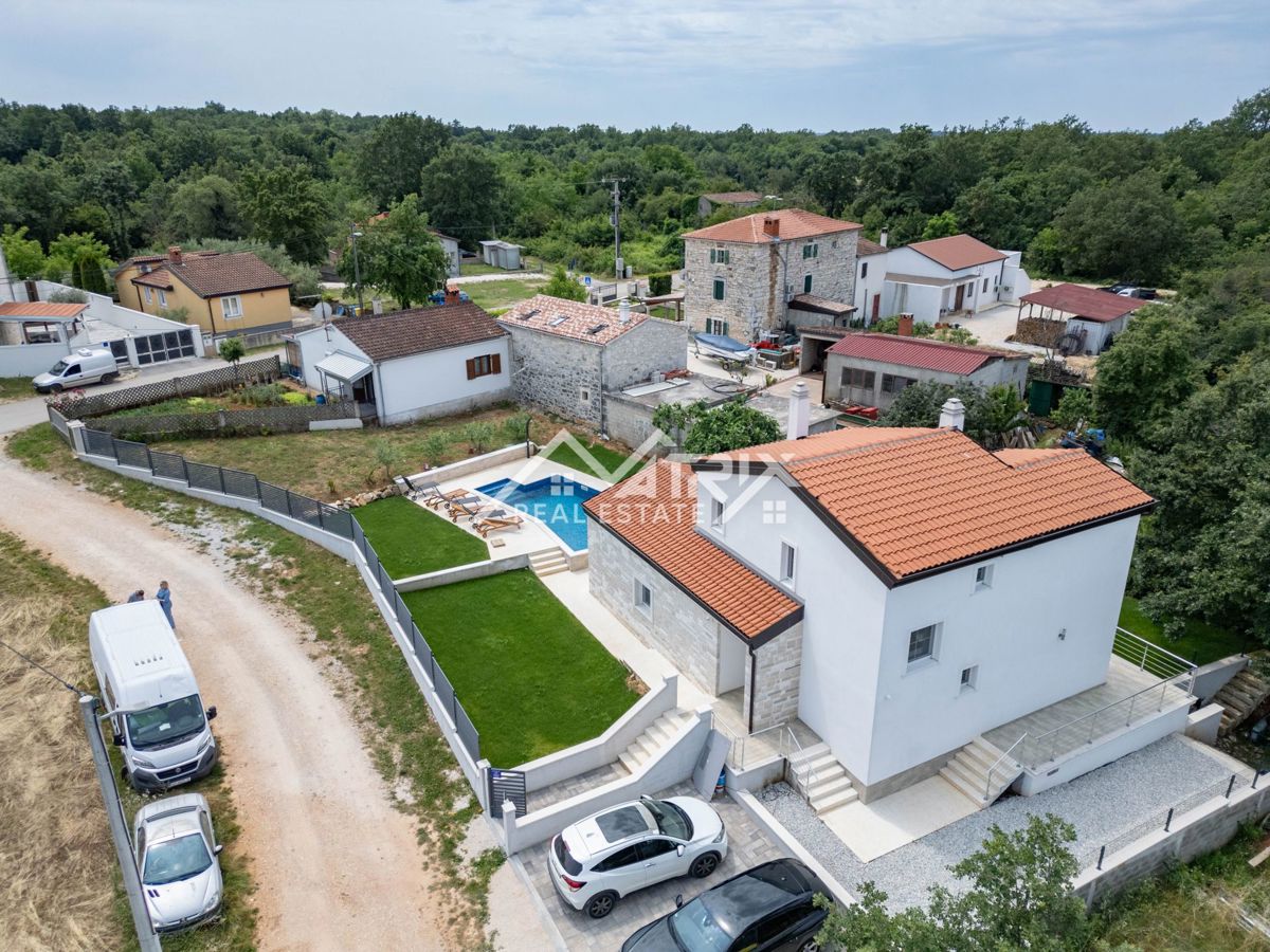 Poreč okolica, hiša z bazenom na mirni lokaciji