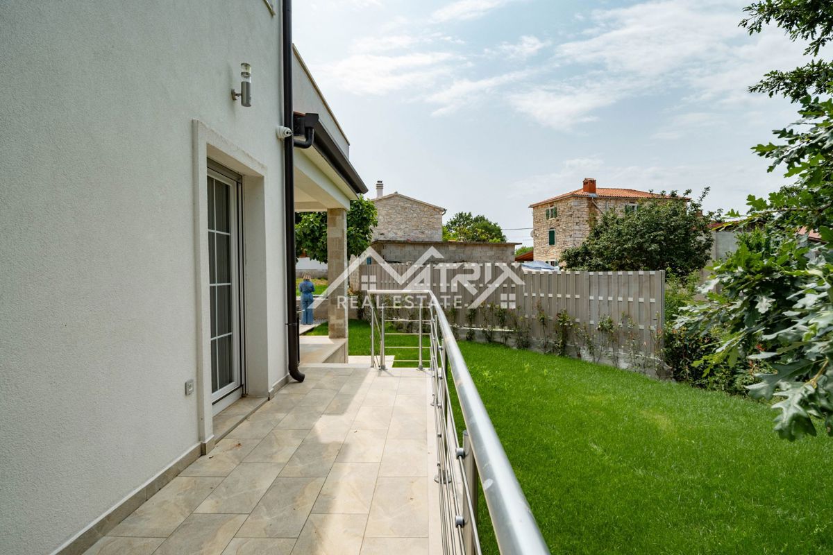 Poreč okolica, hiša z bazenom na mirni lokaciji