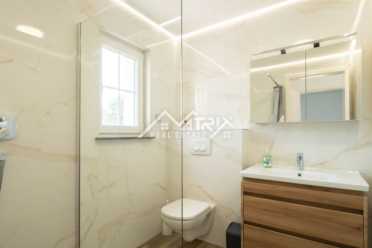 Poreč okolica, hiša z bazenom na mirni lokaciji