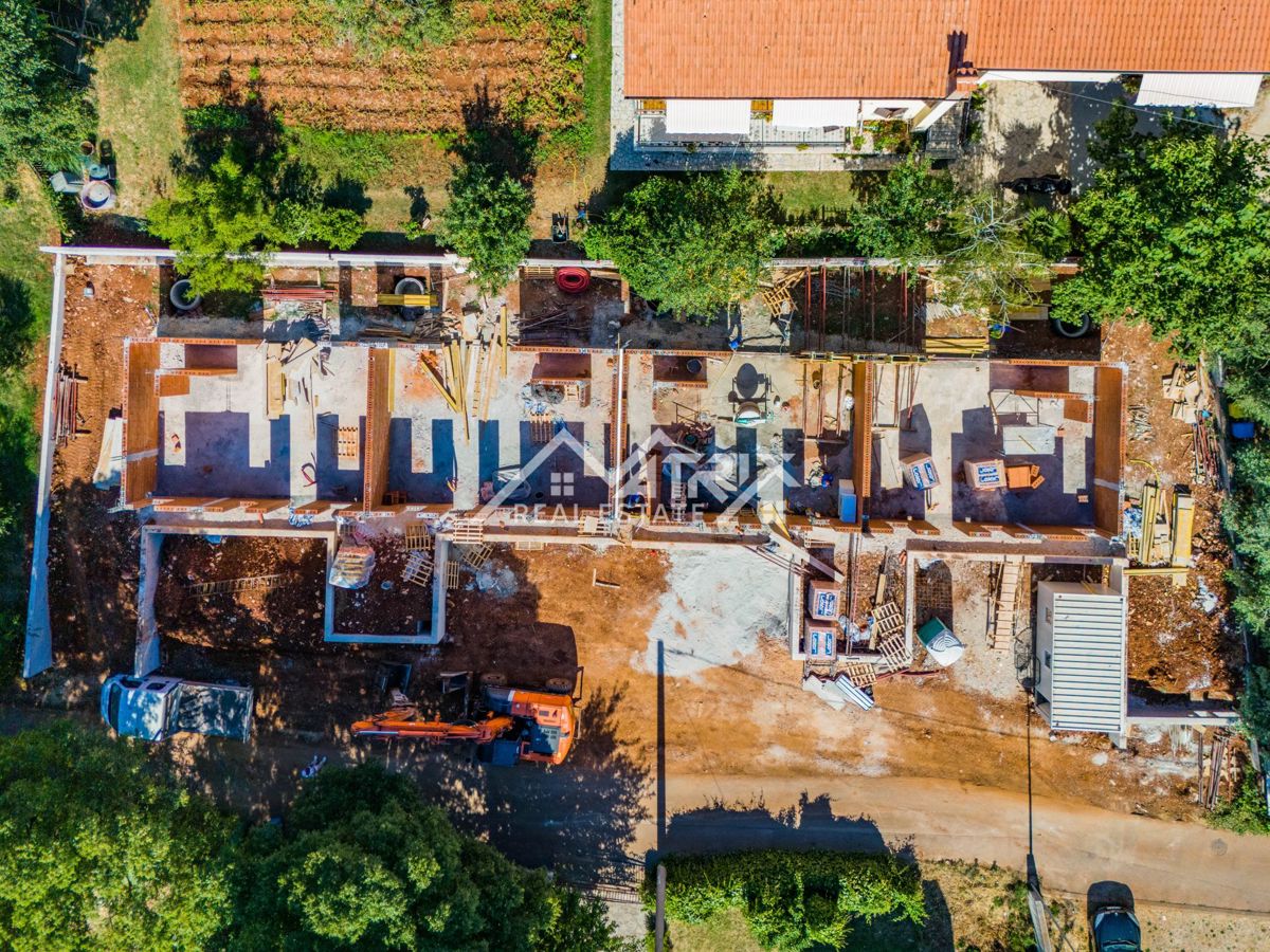 Poreč, Kukci- Novogradnja v bližini morja in pogled na morje
