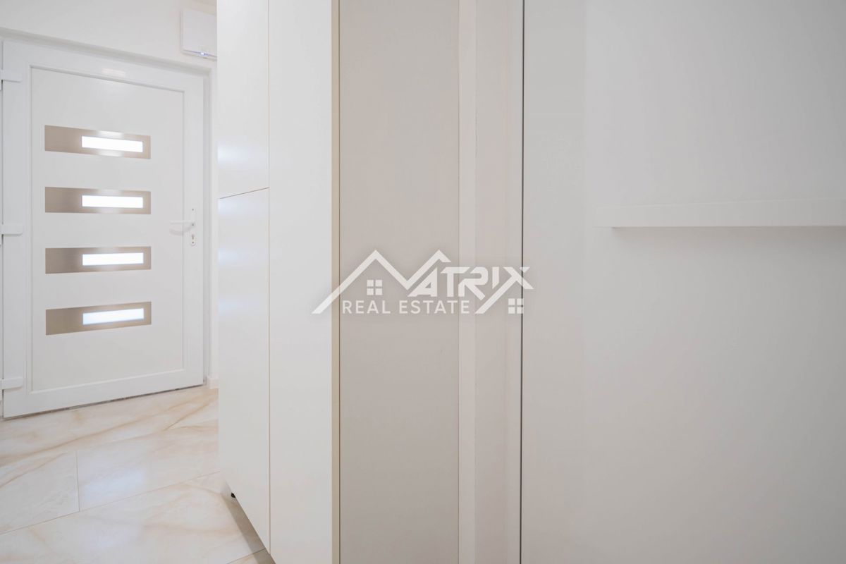 Medulin, SMART HOME stanovanje s teraso in parkirnim mestom