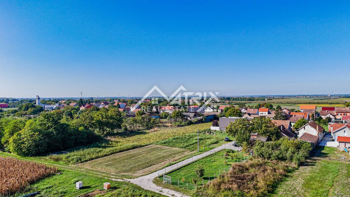 Zemljišče Antunovac, 539m2