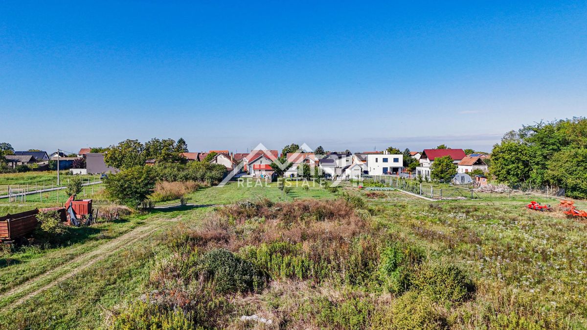 Zemljišče Antunovac, 539m2