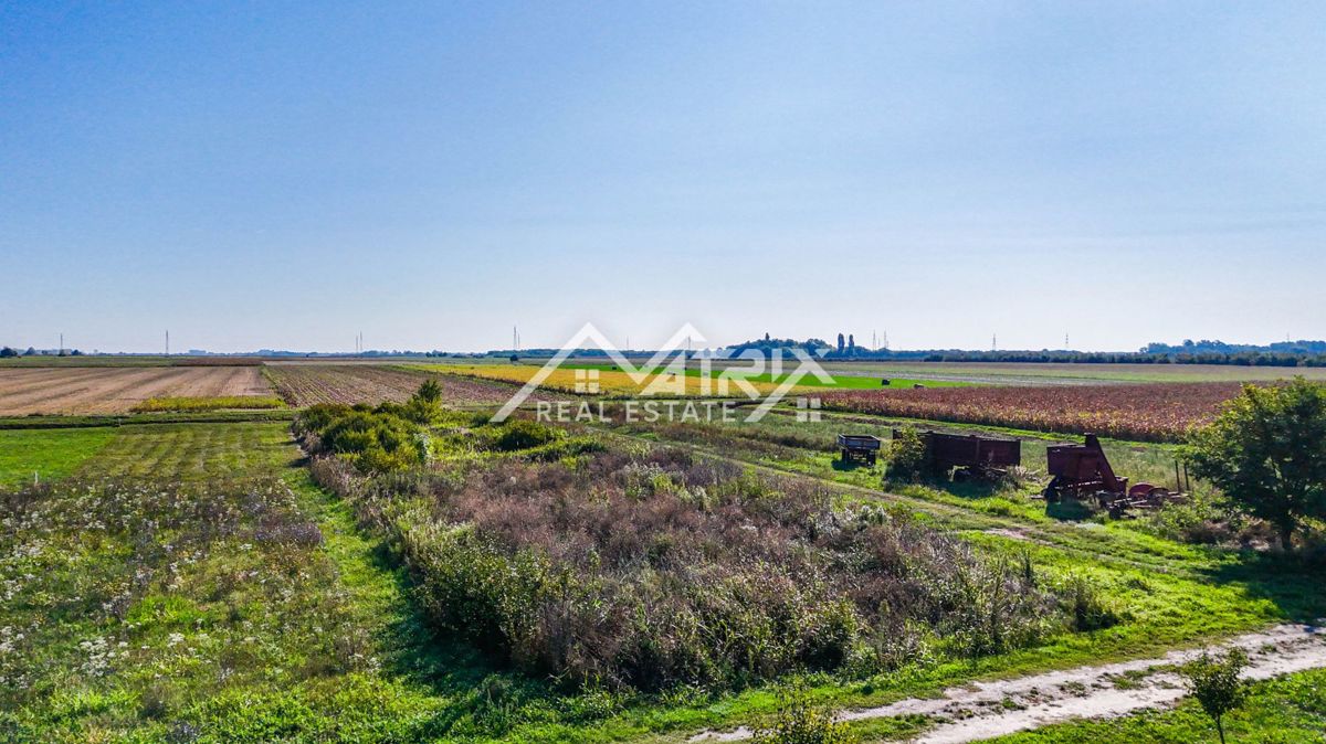 Zemljišče Antunovac, 539m2