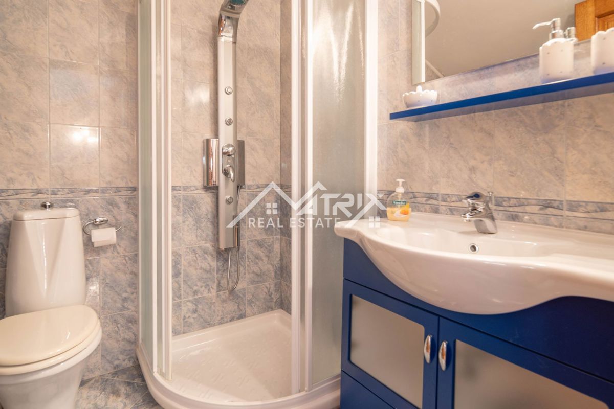 Novigrad, prekrasen in kakovosten stan s pogledom na morje