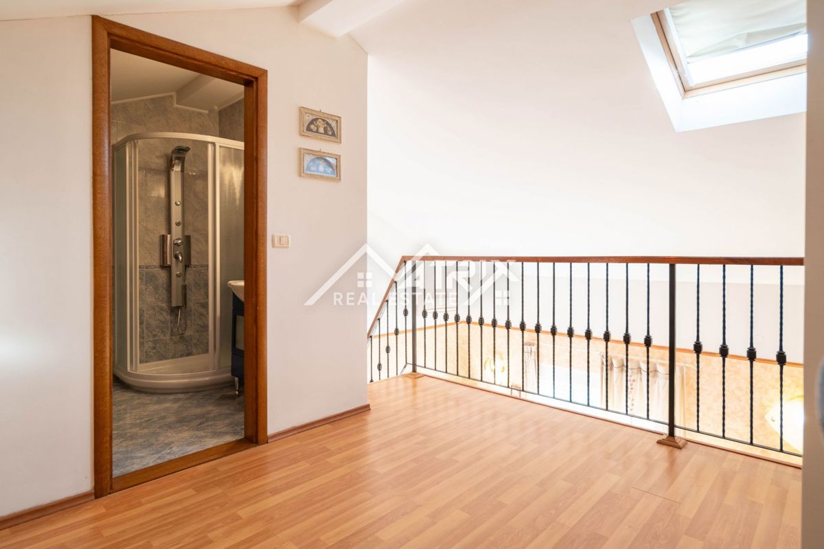 Novigrad, prekrasen in kakovosten stan s pogledom na morje