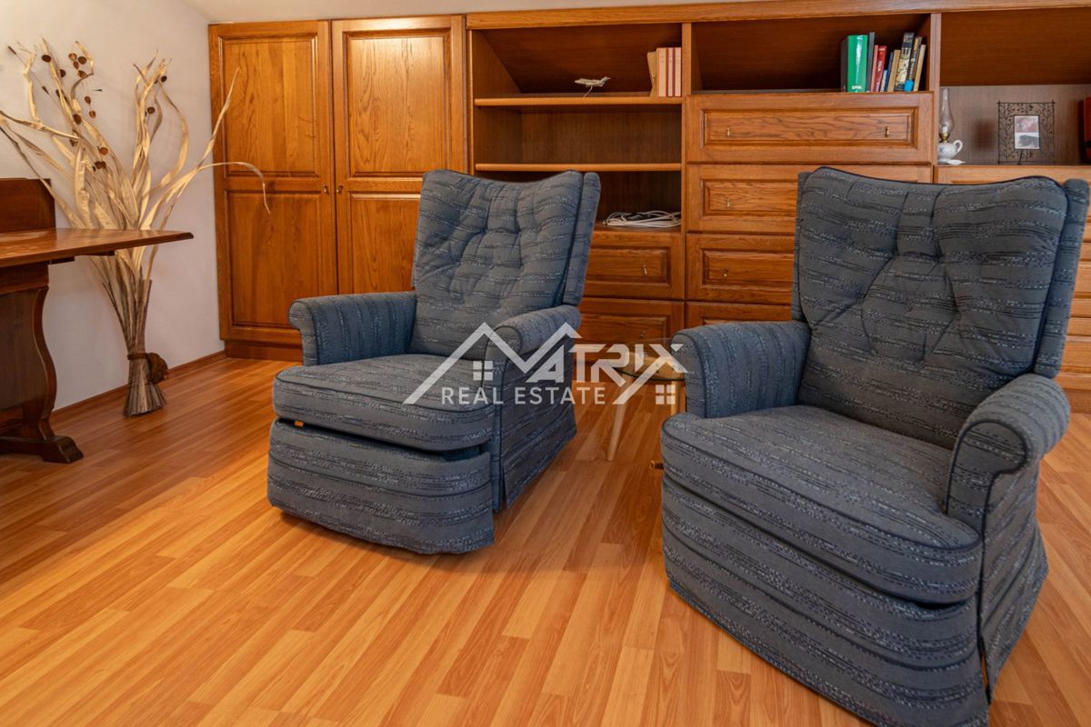 Novigrad, prekrasen in kakovosten stan s pogledom na morje