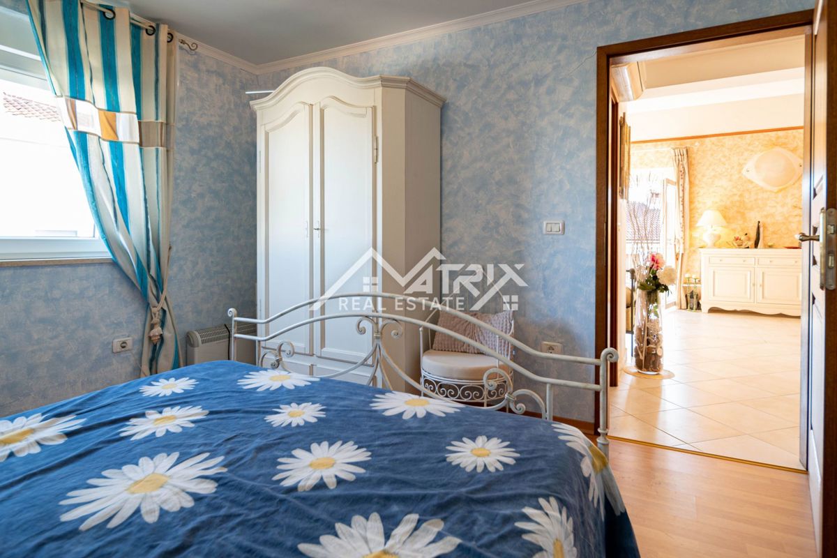 Novigrad, prekrasen in kakovosten stan s pogledom na morje