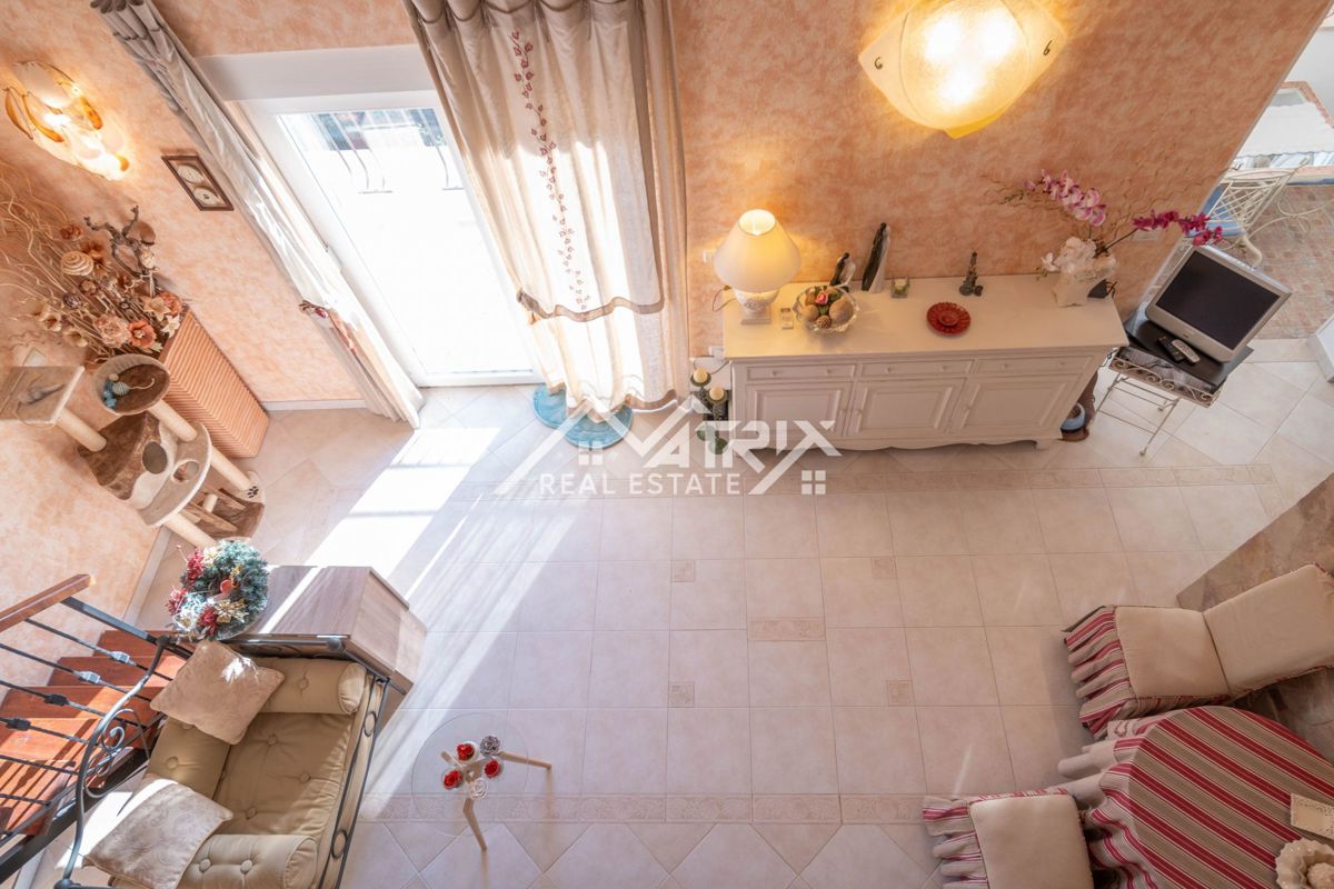 Novigrad, prekrasen in kakovosten stan s pogledom na morje