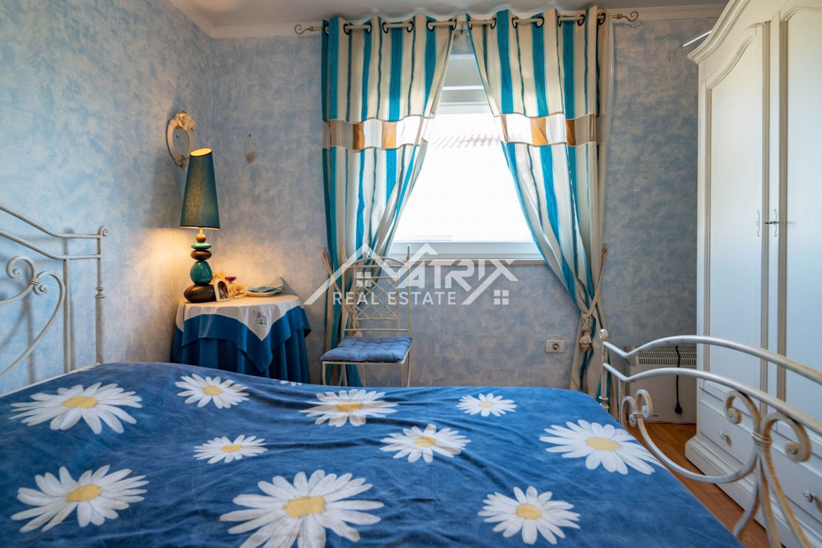 Novigrad, prekrasen in kakovosten stan s pogledom na morje