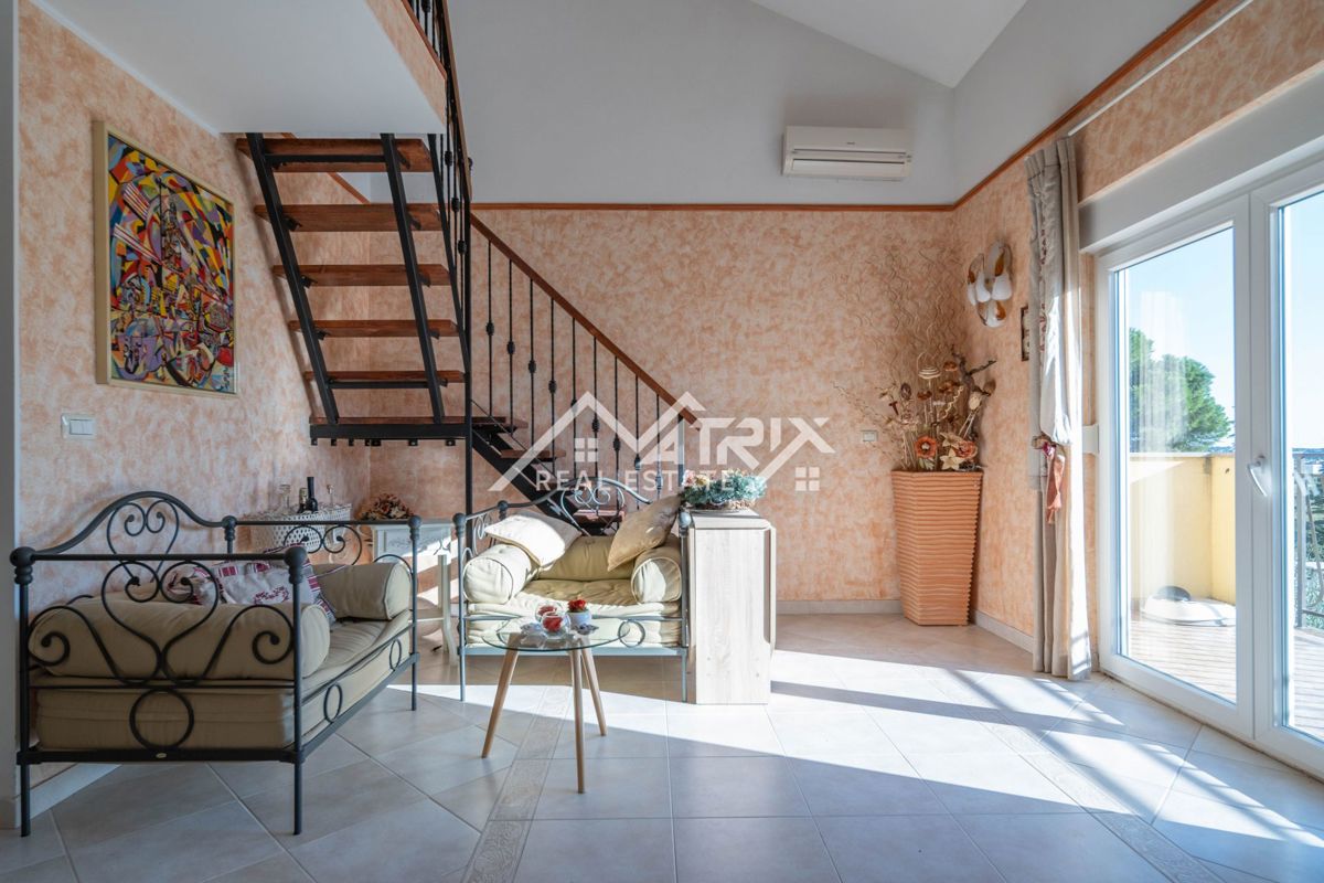 Novigrad, prekrasen in kakovosten stan s pogledom na morje